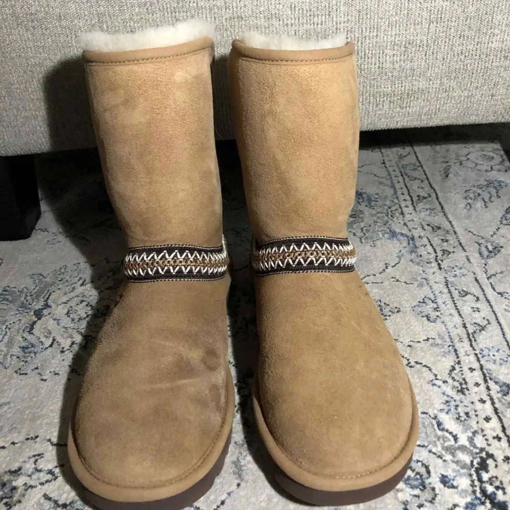 UGG Classic Short Crescent Chestnut